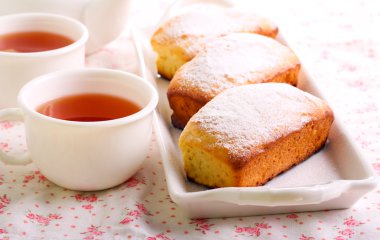 Sosu ile mini kek somun 