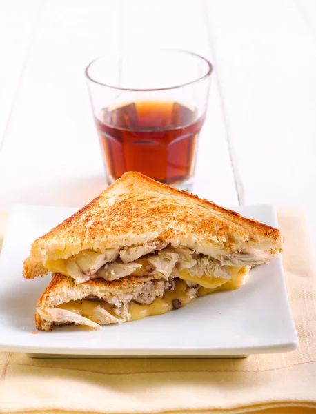 tavuk ve peynir ızgara sandviç 