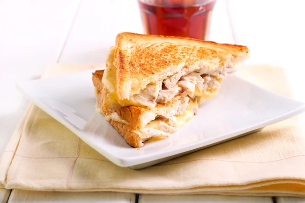 tavuk ve peynir ızgara sandviç 