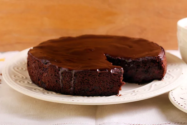 Chocolate fudge cake with berries — Stock Photo, Image