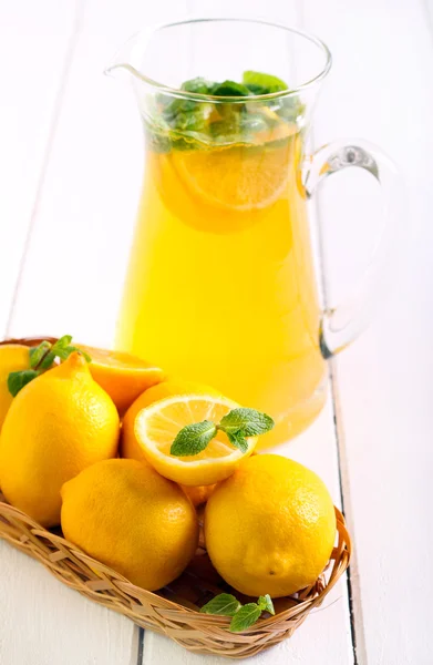 Lemon and mint lemonade — Stock Photo, Image