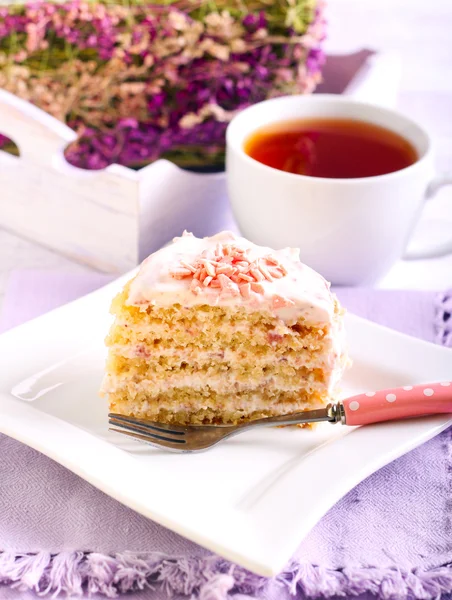 Scheibe vom geschichteten Kuchen — Stockfoto