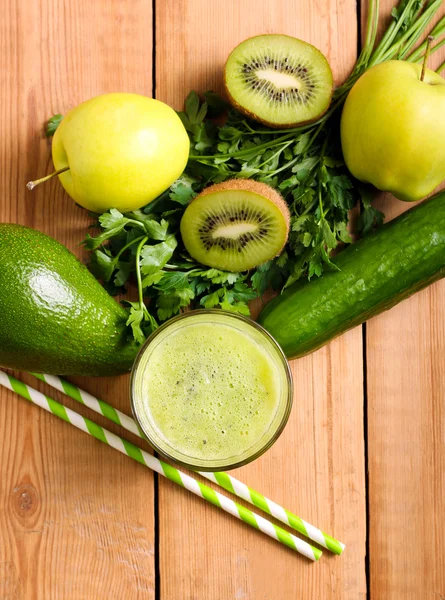Note di alimentazione - smothie di vitamina verde e verdure — Foto Stock