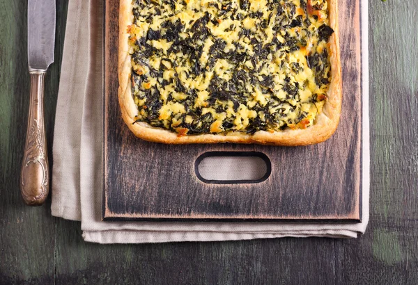 Pastel de queso feta y hojaldre de espinacas —  Fotos de Stock