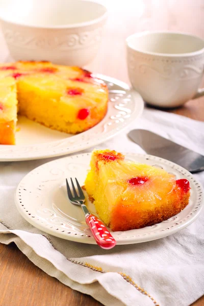 Pineapple upside down cake — Stock Photo, Image