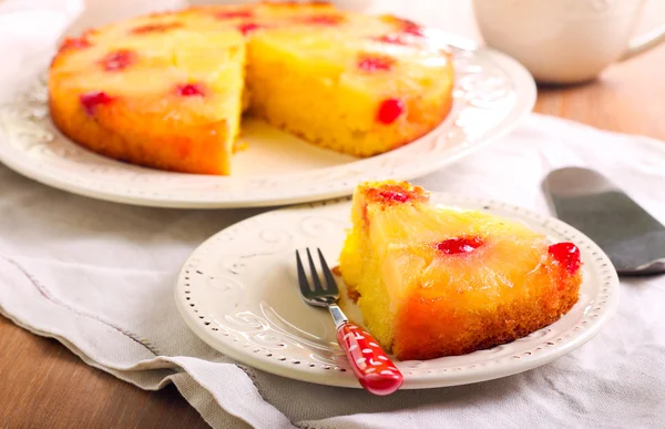 Pineapple upside down cake — Stock Photo, Image