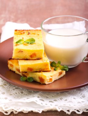 Kayısı peynirli kek barlar 