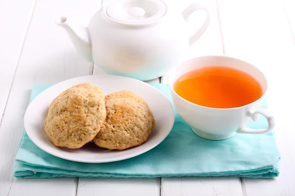 Hjemmelavede cookies og kop te - Stock-foto