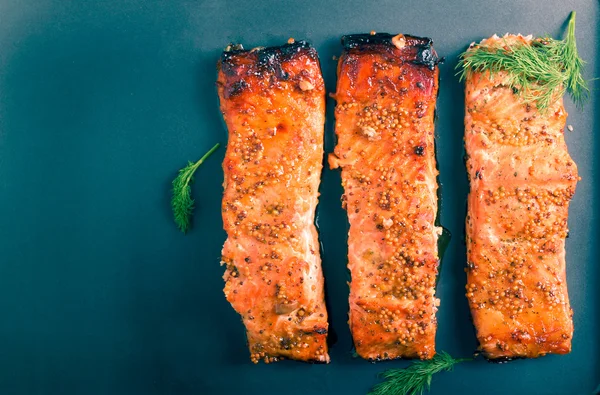 Hardal ve Bal Sırlı pişmiş salmons fileto 