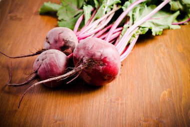 Beetroots pancar üstleri ile 