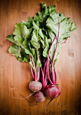Beetroots pancar üstleri ile 
