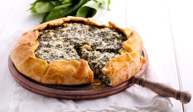 Ispanak ve beyaz Galette'ye