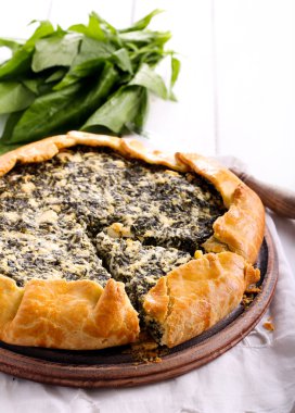 Ispanak ve beyaz Galette'ye 