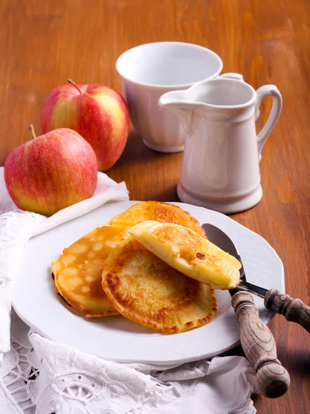 Apple fritters served — Stock Photo, Image