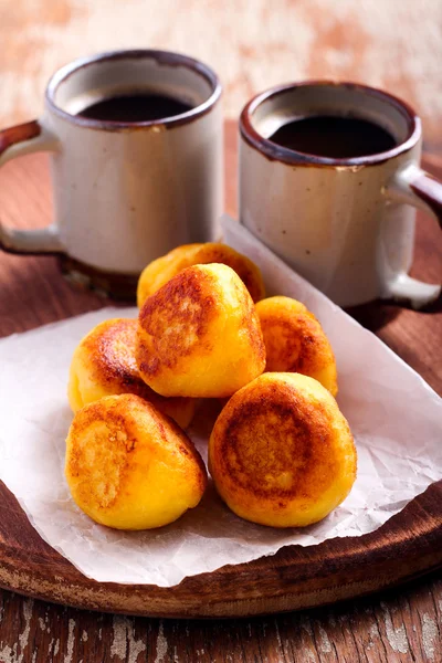 Vanilla ricotta fritters and cups of coffee — Stock Photo, Image