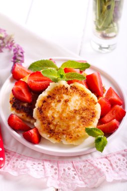 Tatlı ricotta börek 