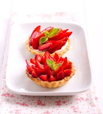 Çilek ve krem peynir mini kek 