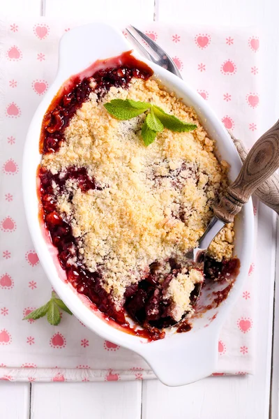 Berry crumble cake in a tin — Stock Photo, Image