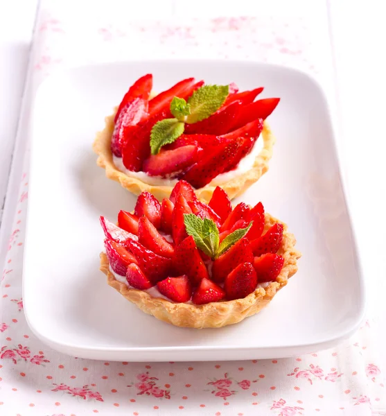 Mini pasteles de fresa y queso crema — Foto de Stock