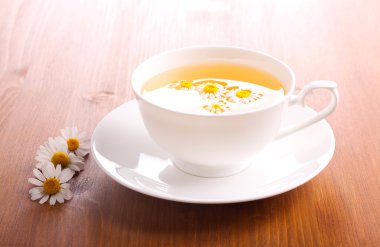 Bir fincan papatya çayı. 