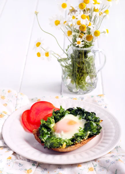 Smažené špenát a vejce — Stock fotografie