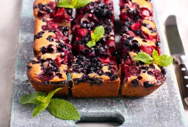 Berry Hindistan cevizi ve kireç pasta