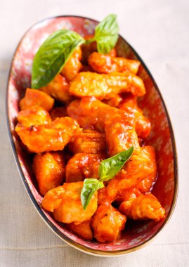 Domates soslu tavuk fileto ısırıkları 