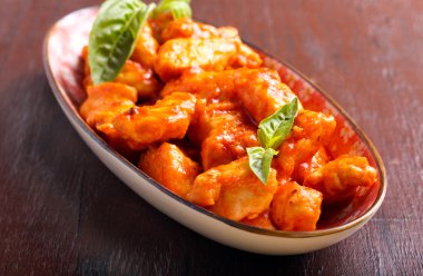 Domates soslu tavuk fileto ısırıkları 