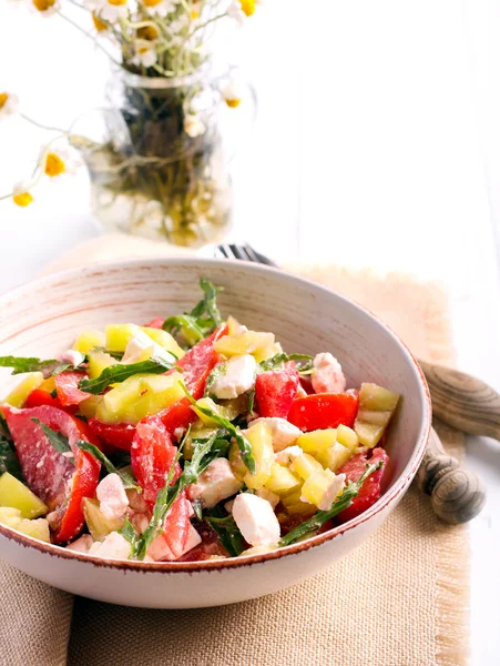 Tomaat, peper, rucola en feta salade — Stockfoto