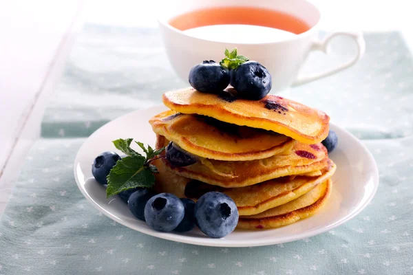 Bosbessen pannenkoeken in een stapel — Stockfoto