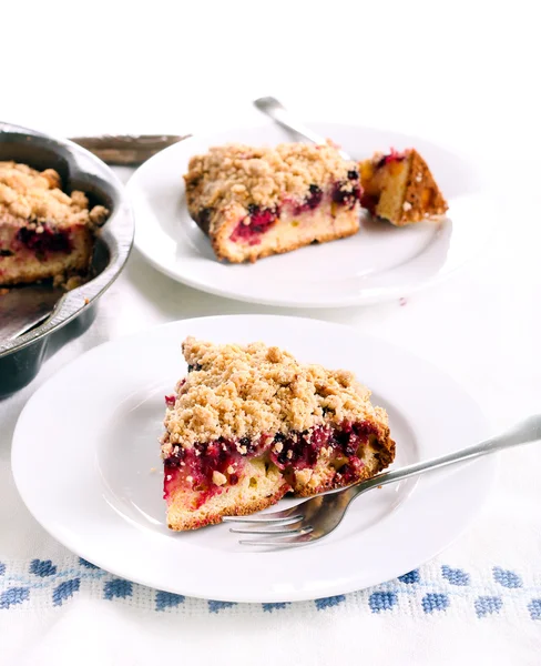 Blackberry crumble topping cake — Stock Photo, Image