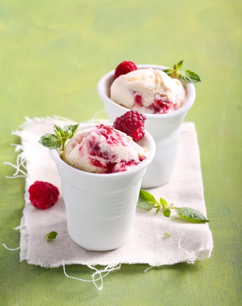 Helado de frambuesa — Foto de Stock