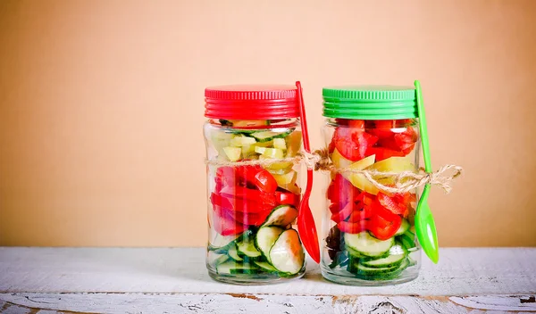 Rebanadas de verduras para una ensalada — Foto de Stock