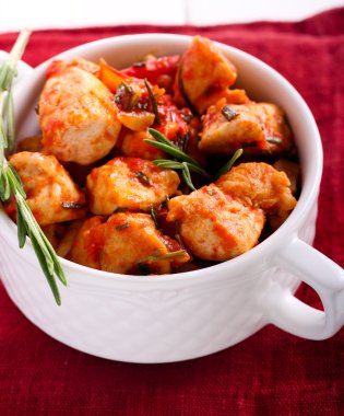 Domates ile tavuk göğsü