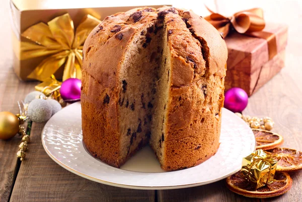 Panettone mit Schokolade — Stockfoto