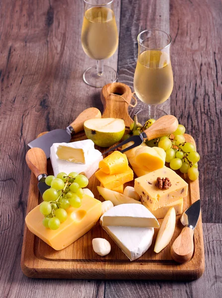 Many sorts of cheese with fruits — Stock Photo, Image