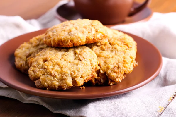 Кокосовое овсяное печенье на тарелке — стоковое фото
