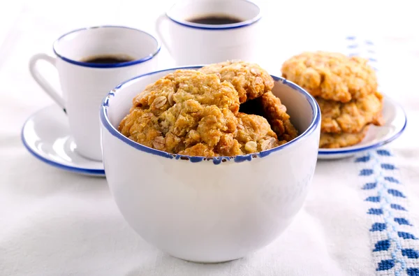 Biscoitos de aveia em uma tigela — Fotografia de Stock