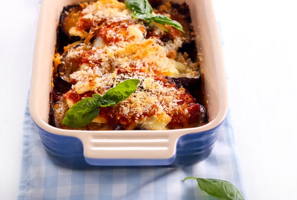 Aubergine, tomato and cheese bake — Stock Photo, Image