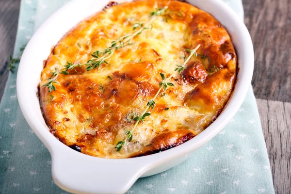 Cheese, thyme and fruit souffle — Stock Photo, Image