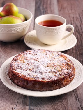 Krema şeker ile armut sünger kek 