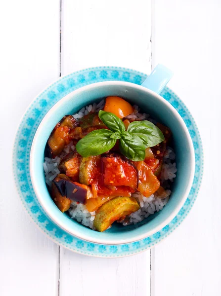 Zeleninové ragú s rýží v misce — Stock fotografie