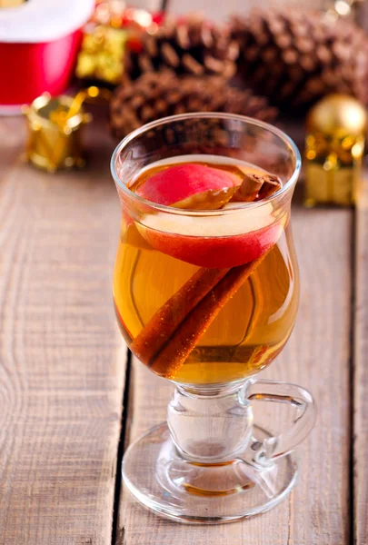 Apple cider drink with spices, — Stock Photo, Image
