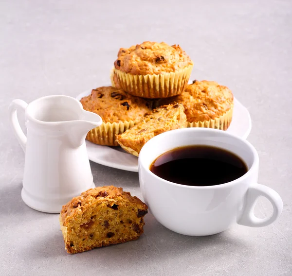 Morot muffins med russin — Stockfoto