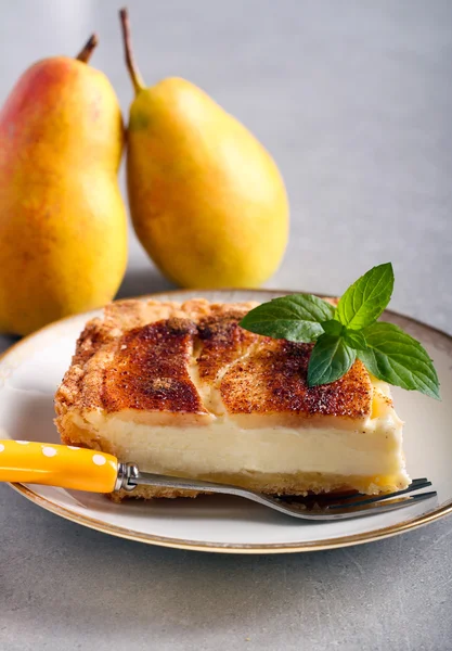 Pear custard bar with cinnamon — Stock Photo, Image