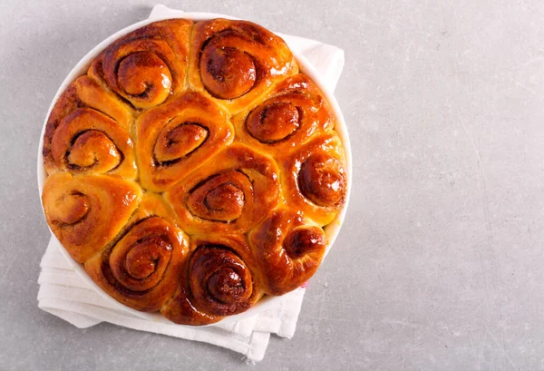 Hemlagade Färska Kanelbullar Burk — Stockfoto