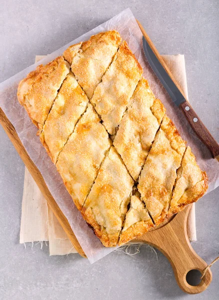 Spicy Pear Raisin Pie Sliced Board — Stock Photo, Image