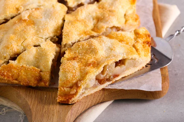 Spicy Pear Raisin Pie Sliced Board — Stock Photo, Image