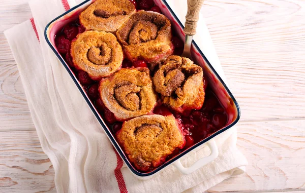 Kanelbulle Körsbär Cobbler Tenn — Stockfoto