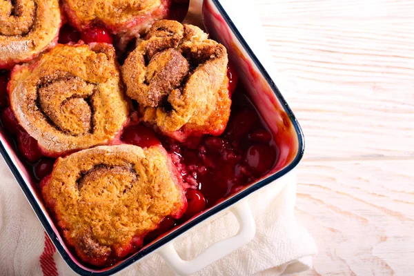 Kanelbulle Körsbär Cobbler Tenn — Stockfoto